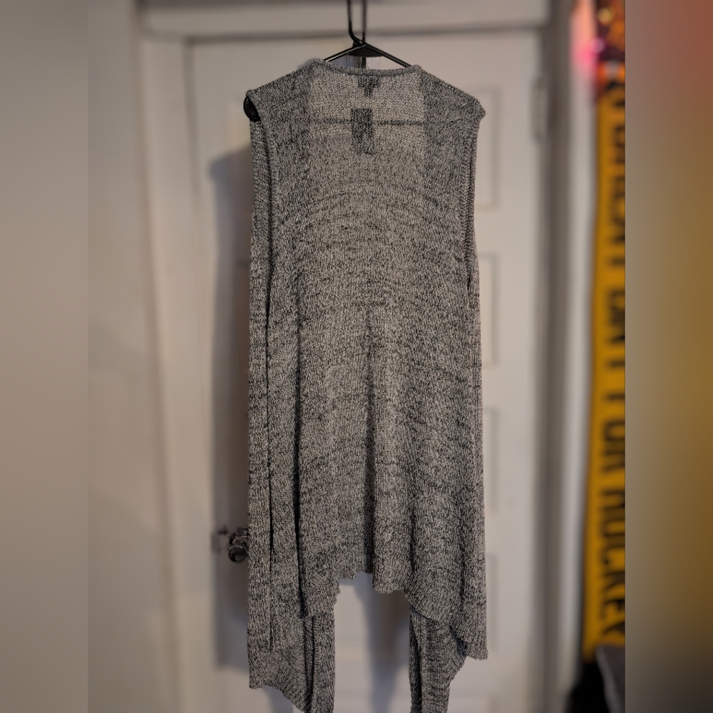 NWT Torrid Sleeveless Cardigan - Picture 2 of 6